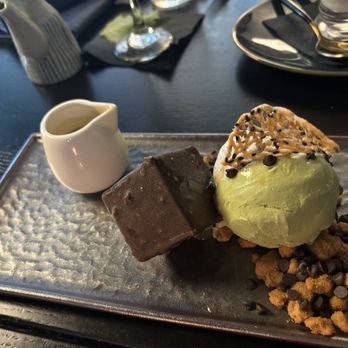 Oiza - Matcha, ice cream, chocolate, mousse, and caramel sauce. Crumbly brittle on the side, similar to the inside of a Butterfinger bar. So good - Sushi Bars Near Me - Fresno, California Oiza - Matcha, ice cream, chocolate, mousse, and caramel sauce. Crumbly brittle on the side, similar to the inside of a Butterfinger bar. So good - Sushi Bars Near Me - Fresno, California
