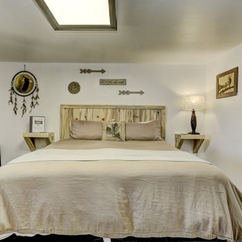 Cascade Lake Inn - King sized bed - Hotels Near Me - Cascade, Idaho
