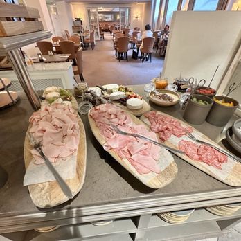 Phoenix Copenhagen - Sliced meats and onions - Hotels Near Me - København K, 84 Phoenix Copenhagen - Sliced meats and onions - Hotels Near Me - København K, 84