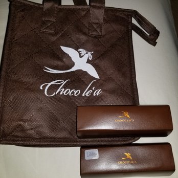 Choco le'a - Choco lea insulated bag and 4-packs of dark chocolate truffles - Chocolatiers & Shops Near Me - Honolulu, Hawaii