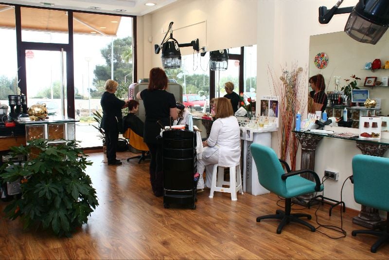 PELUQUERÍA Y ESTÉTICA HERMI 18 Photos Centro comercial Plaza del Sol local 10, La Nucía