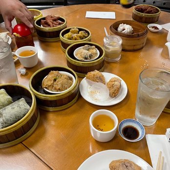 Happy Days - Har gao, mochi rice, deep fried taro, char siu bao, chicken feet, pork hash goodness mmmm - Seafood Near Me - Honolulu, Hawaii Happy Days - Har gao, mochi rice, deep fried taro, char siu bao, chicken feet, pork hash goodness mmmm - Seafood Near Me - Honolulu, Hawaii