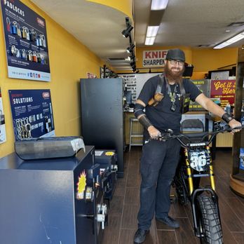 Busy Bees Locks & Keys - Mike helping me to my car. - Keys & Locksmiths Near Me - Santee, California
