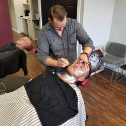 Straight Edge Barbers - Straight Edge Barbers at work