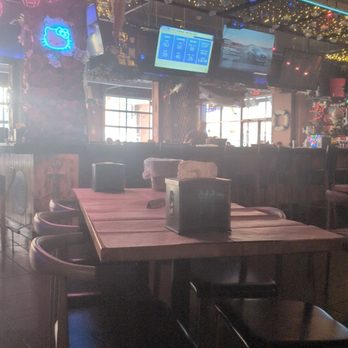 Aloha Krab - Large bar with plenty of tables for groups - Seafood Near Me - Cheektowaga, New York