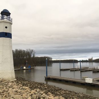 Candlelight Inn - Lighthouse - American Near Me - Clinton, Iowa