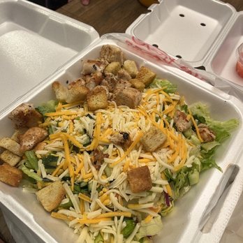 Hooters - Buffalo chicken salad with no buffalo sauce - American Near Me - Orland Park, Illinois