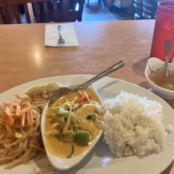 Summit Thai - Red Curry Lunch Special - Thai Near Me - Frisco, Colorado
