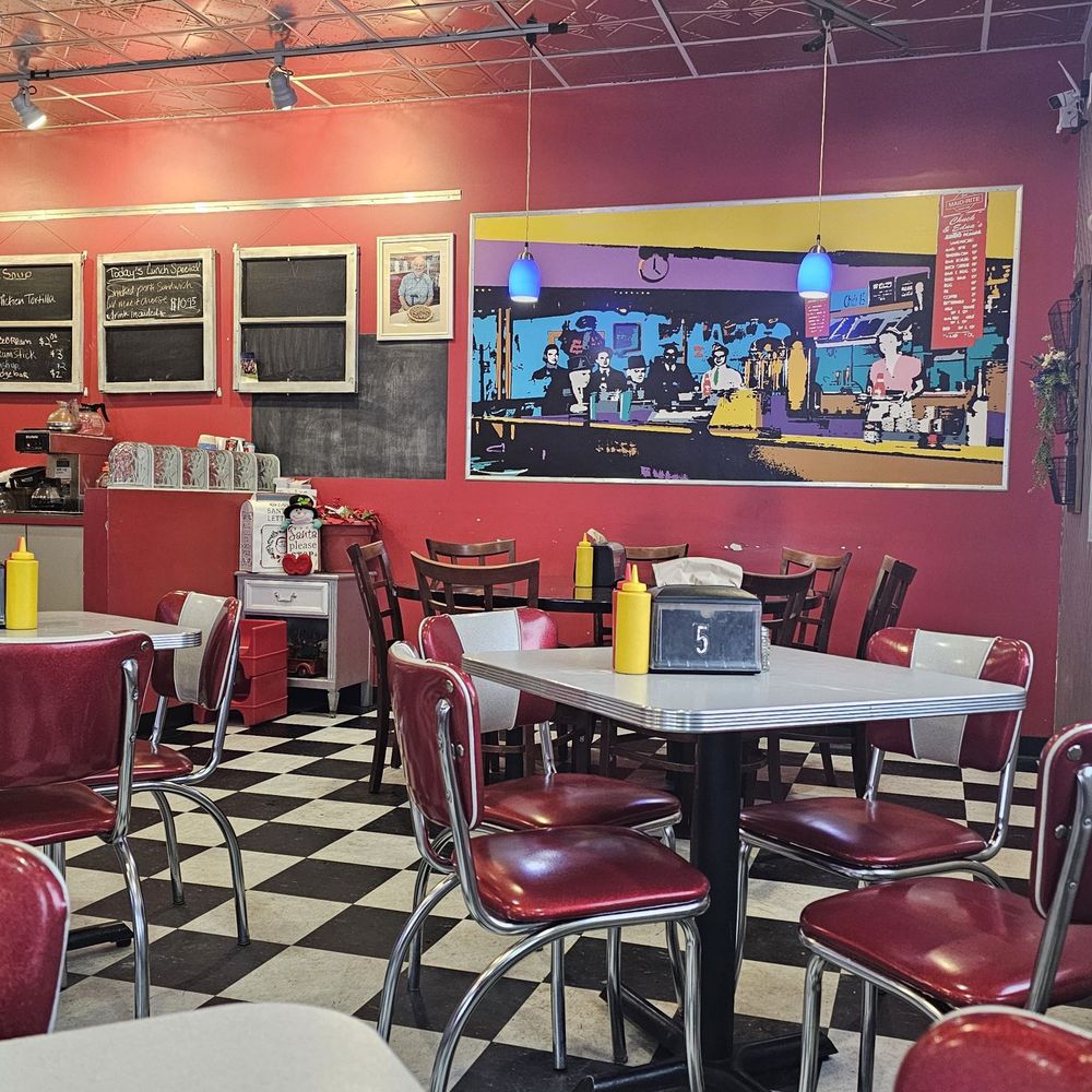 Graces Place - The round table - Diners Near Me - Cascade, Iowa Graces Place - The round table - Diners Near Me - Cascade, Iowa