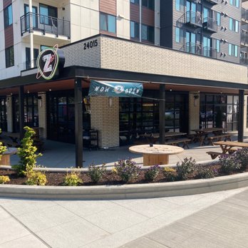 Zeeks Pizza - Pizza Near Me - Mountlake Terrace, Washington