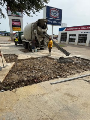 New Concrete and New Asphalt Driveway - These projects included both residential and commercial work. Some involved new asphalt, some new concrete; others consisted of sealcoating, asphalt patching, sealcoating and striping, or saw-cut concrete and repairs.