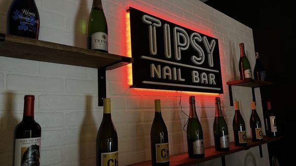 TIPSY NAIL BAR - 5215 W Clearwater Ave, Kennewick, Washington - Nail