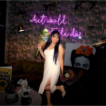 Soulland lab - Cute background for guests at the front of the venue - Paint & Sip Near Me - Orange, California