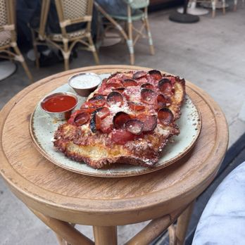 De La Nonna - Pepperoni Pizza + $2 hot honey - Pizza Near Me - Los Angeles, California