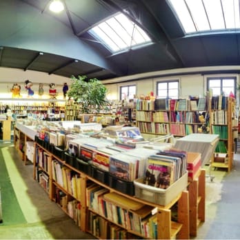 Hummelcomics - Haupthalle mit neuen und gebrauchten Comics - Comic Books Near Me - Hamburg, HH