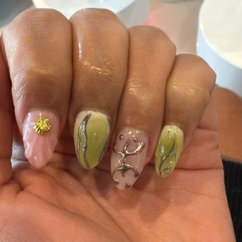 Brooklyn Nails Bar & Lash - Brisa gel nails with designs - Nail Salons Near Me - Brooklyn, New York