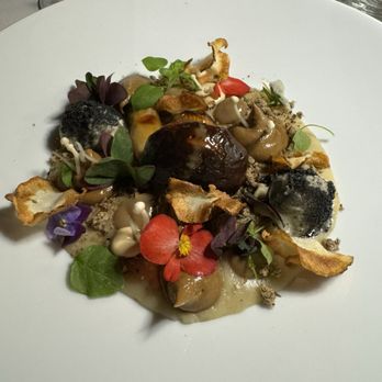 L'Altro Cantuccio - Warm Mushrooms salad with edible flowers and greens... - Italian Near Me - Montepulciano, SI