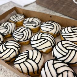 Monita's Bakery - Awesome custom decorated donuts!!! The best service in the city and always friendly!