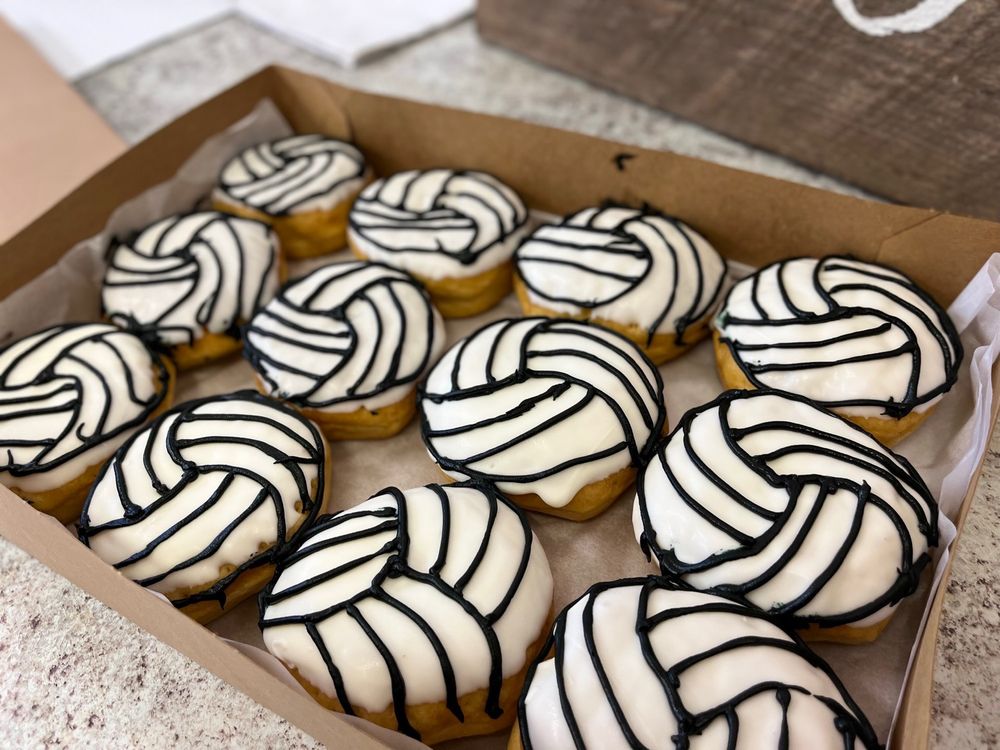 Monita's Bakery Logo