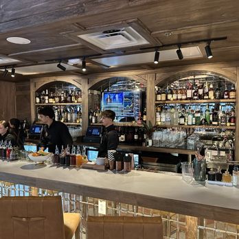 Harlow Grove - Upstairs bar - Breakfast & Brunch Near Me - Winter Garden, Florida Harlow Grove - Upstairs bar - Breakfast & Brunch Near Me - Winter Garden, Florida
