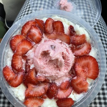 Honeymoon Dessert - Strawberry tiramisu cheese sorbet - Desserts Near Me - Markham, Ontario