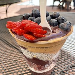 Oakberry Açaí Bowls and Smoothies - Classic Acai Bowl w/Cashew Butter & Chia Pudding