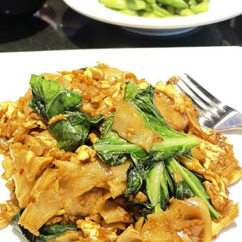Real Thai & Sushi - Pad see ew lunch special. Came with choice of soup or salad. - Sushi Bars Near Me - Surprise, Arizona Real Thai & Sushi - Pad see ew lunch special. Came with choice of soup or salad. - Sushi Bars Near Me - Surprise, Arizona