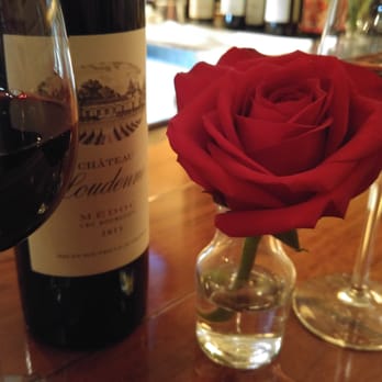 Chez Loma - Chez Loma has a nice, small bar - French Near Me - Coronado, California