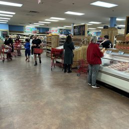Aisle blocked off at 5:30 pm prime shopping time