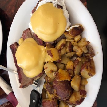 The Parkside Cafe - Brisket benedict - Cafes Near Me - Bristol, Connecticut