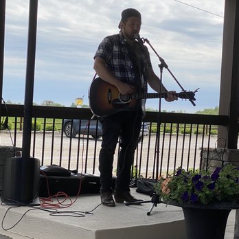 Chenault Vineyards - Live local singer songwriter - Wineries Near Me - Richmond, Kentucky