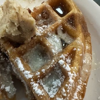 Metro Diner - Belgian Waffle cinnamon roll - American Near Me - Altamonte Springs, Florida Metro Diner - Belgian Waffle cinnamon roll - American Near Me - Altamonte Springs, Florida