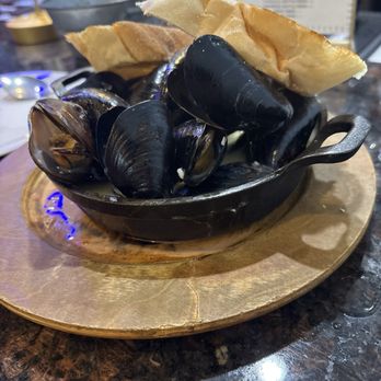 Ocean Paradise Restaurant & Bar - Garlic wine mussels - Seafood Near Me - Fairfax, Virginia