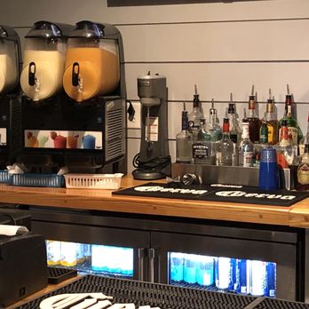 Gregor MacGregor's Mini Links & Drinks - Frozen adult drinks and a full bar - Mini Golf Near Me - Fernandina Beach, Florida
