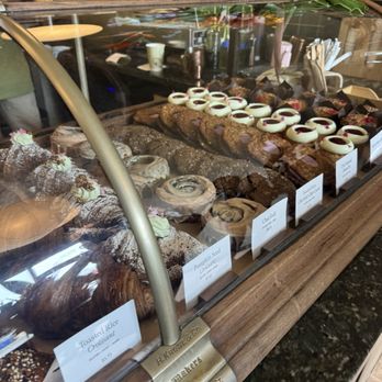 Del Sur Bakery & Cafe - Pastries - Filipino Near Me - Chicago, Illinois
