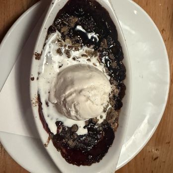 Charcoal Venice - Mixed berry crumble - New American Near Me - Venice, California Charcoal Venice - Mixed berry crumble - New American Near Me - Venice, California