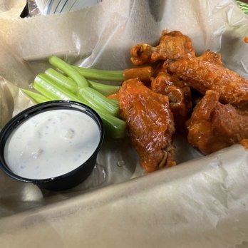 Road Runner - Chicken wings - Sandwiches Near Me - Manchester, Vermont