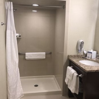 New Haven Hotel - Bathroom - Hotels Near Me - New Haven, Connecticut New Haven Hotel - Bathroom - Hotels Near Me - New Haven, Connecticut
