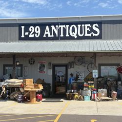 I-29 Antiques & Collectibles Mall - The exterior