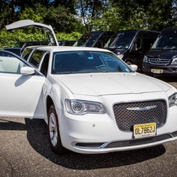 Mobil Limo - Chrysler 300 - 10 passengers in style!