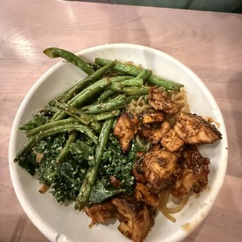 Fresh Kitchen Miami Midtown - Kale salad, green beans, sweet potato noodles and bbq chicken - New American Near Me - Miami, Florida Fresh Kitchen Miami Midtown - Kale salad, green beans, sweet potato noodles and bbq chicken - New American Near Me - Miami, Florida