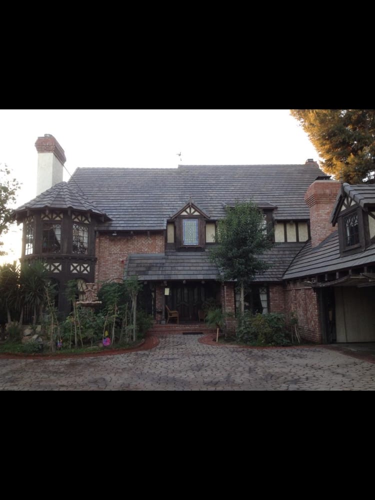 Slide of Selah Roofing 