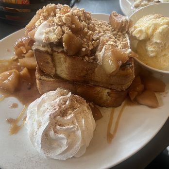 Mom's Kitchen & Bar - Cinnamon French Toast. - Bars Near Me - Astoria, New York Mom's Kitchen & Bar - Cinnamon French Toast. - Bars Near Me - Astoria, New York