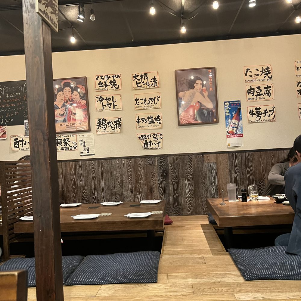 Mr Max - Seating in the dining room. Doesn't look ADA-friendly. - Sushi Bars Near Me - Irving, Texas
