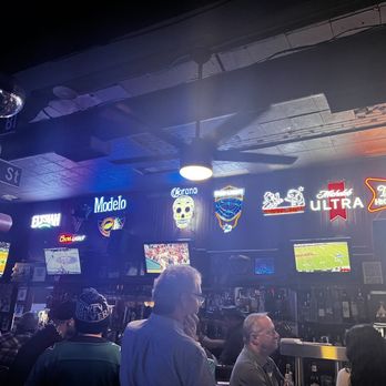 HENRY’S WORLD FAMOUS HI-LIFE - Updated October 2024 - 1547 Photos