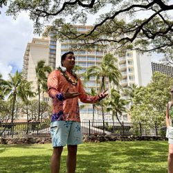 Now and Then Tours - Kamaka, こちらのツアー会社のオーナー兼ガイドさん、英語で素晴らしい解説をしてくれます。