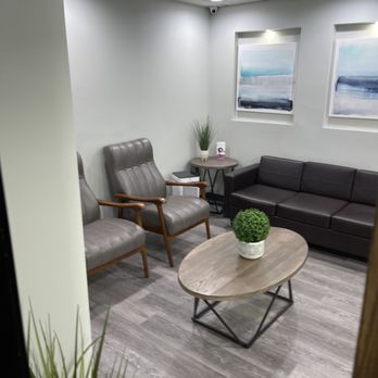 Westchester Endodontics - the seating area - Endodontists Near Me - Los Angeles, California Westchester Endodontics - the seating area - Endodontists Near Me - Los Angeles, California