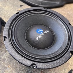 J&M car customs - J&M car customs les ofrece audios consolas tapizadas y personalizadas window Tint llámenos al 469 569 1061