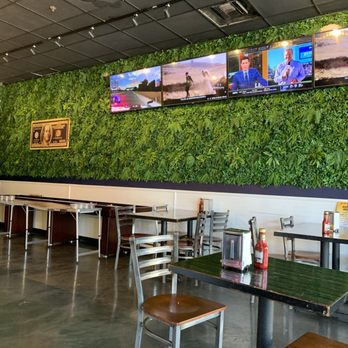 Hot Motha Clucker - Seating area - Chicken Shop Near Me - Thousand Oaks, California