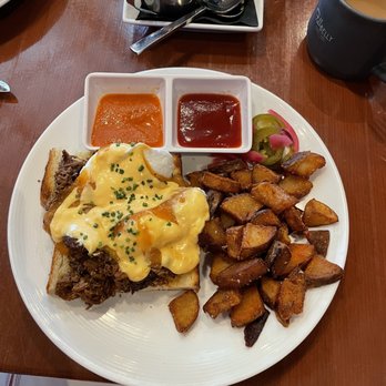 Full Belly - Eggs Benny (Espresso Rubbed Pulled Pork Belly, Red Eye Gravy, Hollandaise, Grilled Sourdough, Home Fries) - Breakfast & Brunch Near Me - San Antonio, Texas